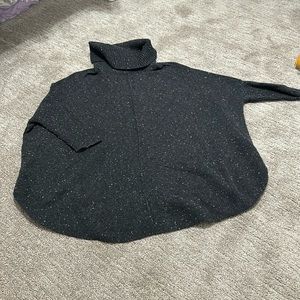 Comfy loft poncho sweater size S gray color